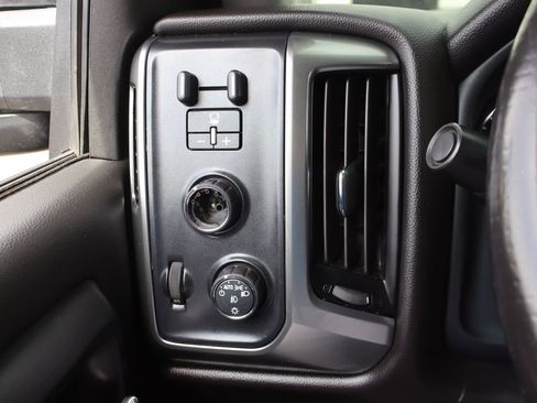 Used 2019 Chevrolet Silverado 2500 LT w/ Midnight Edition image 8