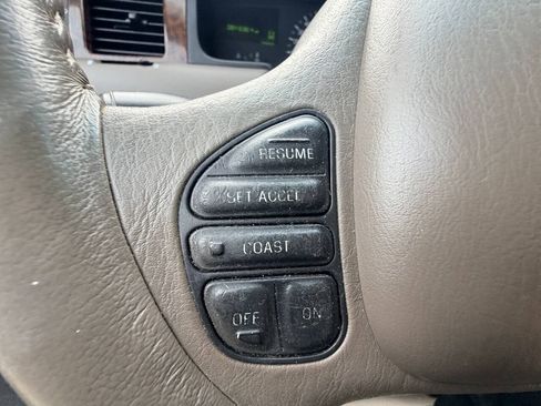 Used 1999 Lincoln Town Car Signature RWD image 7