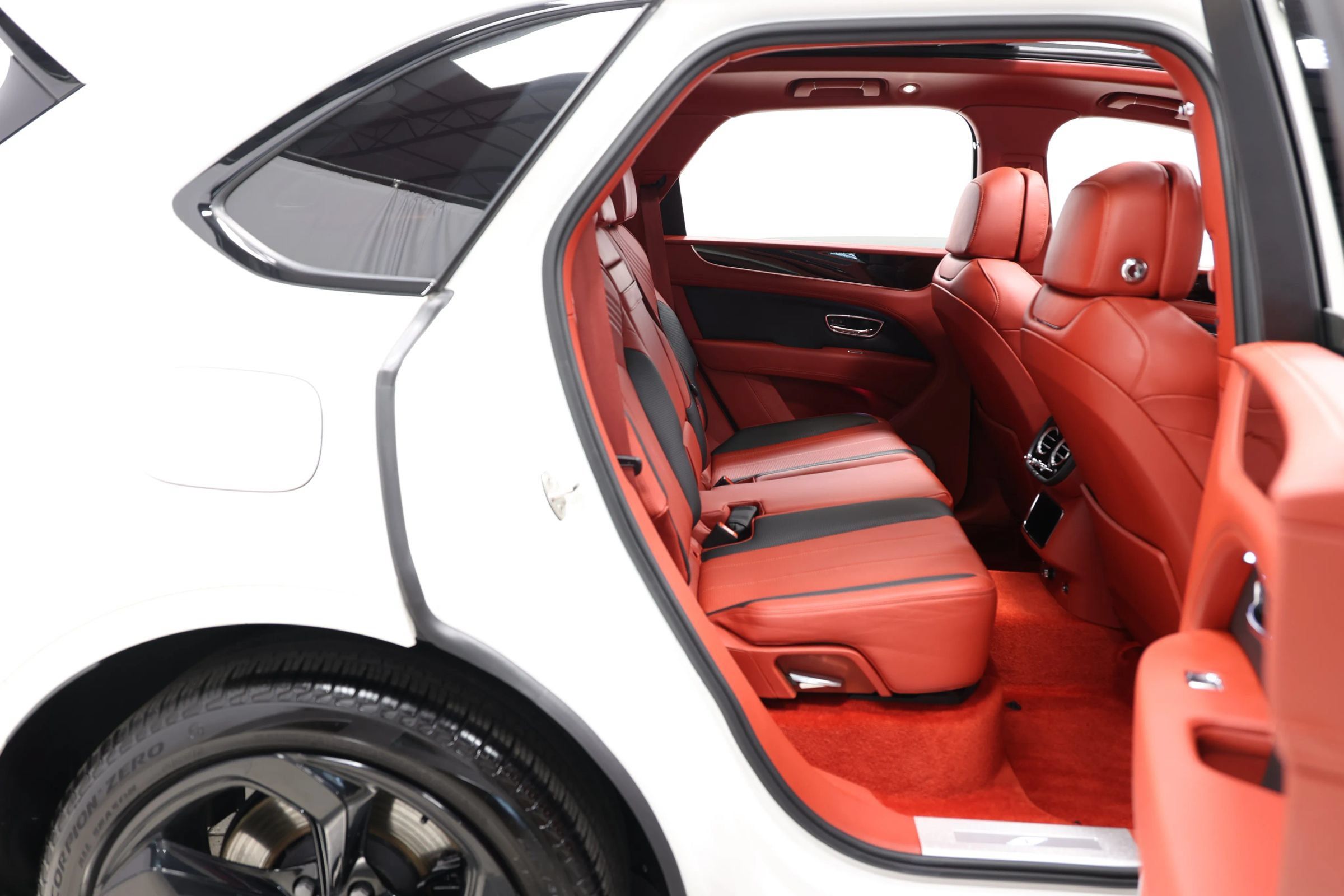 Used 2022 Bentley Bentayga AWD/4WD image 89
