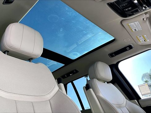 Certified 2024 Land Rover Range Rover SE AWD/4WD image 21