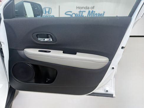 Used 2021 Honda HR-V LX image 33