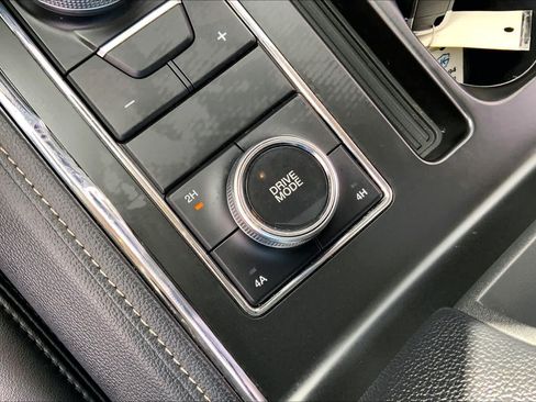 Used 2024 Ford Expedition XLT AWD/4WD image 31