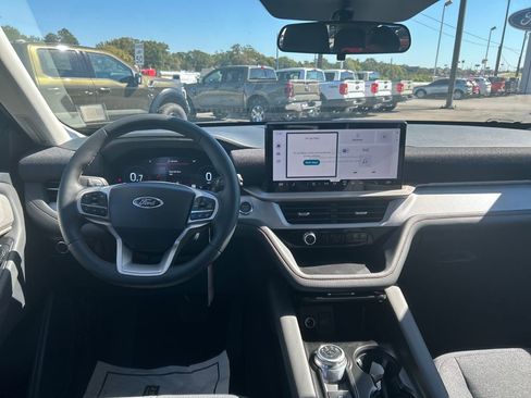 New 2025 Ford Explorer Active image 10