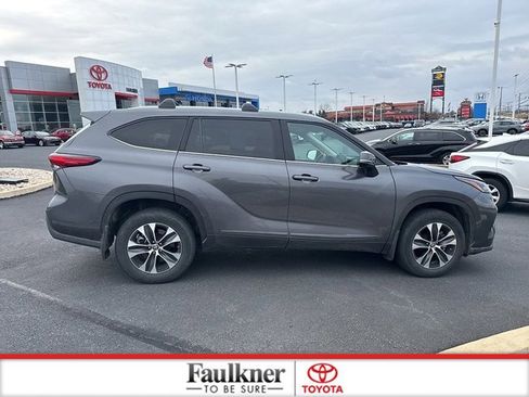 Used 2022 Toyota Highlander XLE image 8