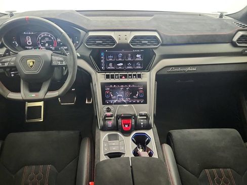Used 2023 Lamborghini Urus Performante AWD/4WD image 42
