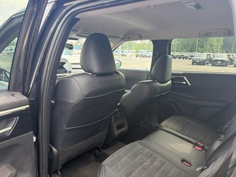 Used 2024 Mitsubishi Outlander SE FWD image 16