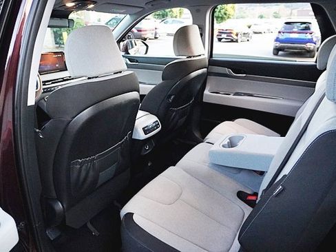 Certified 2023 Hyundai Palisade SE image 17