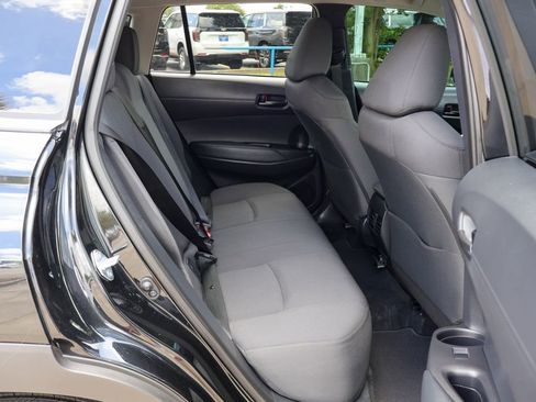 Used 2025 Toyota Corolla Cross LE FWD image 11