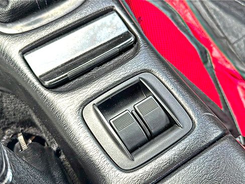 Used 1999 MAZDA MX-5 Miata RWD image 24