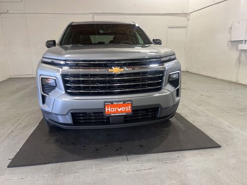 New 2026 Chevrolet Traverse LT w/ Driver Confidence Package AWD/4WD image 2