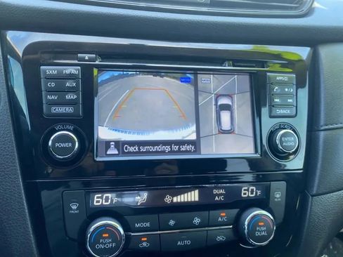 Used 2017 Nissan Rogue SV w/ SV Premium Package FWD image 16