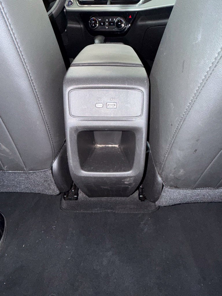 Used 2025 Chevrolet Trax LT FWD image 28