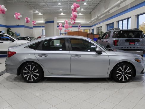 Certified 2022 Honda Civic EX image 4