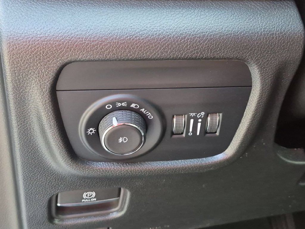 Used 2025 Jeep Grand Cherokee L Limited w/ MOPAR Finishing Package AWD/4WD image 16