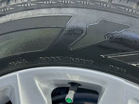 Used 2025 Chevrolet Malibu LT image 32