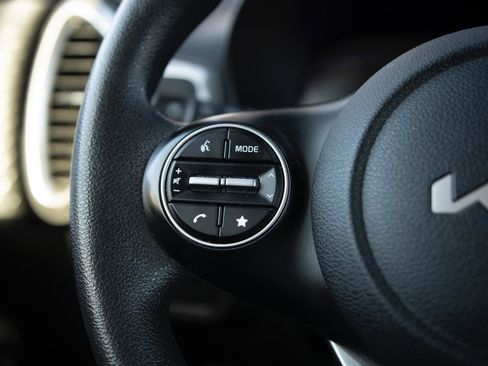 Used 2023 Kia Soul LX image 6