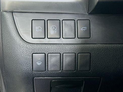 Used 2019 Toyota Highlander XLE image 17