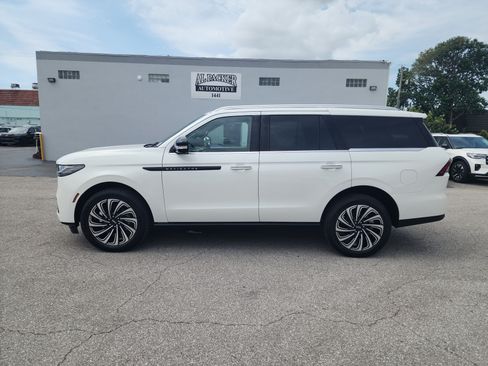Used 2025 Lincoln Navigator Black Label AWD/4WD image 2