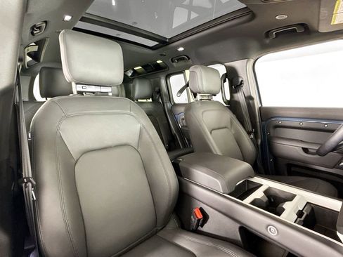 Used 2025 Land Rover Defender 110 S image 14