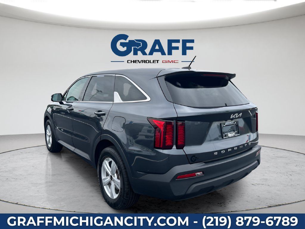 Used 2022 Kia Sorento LX FWD image 3