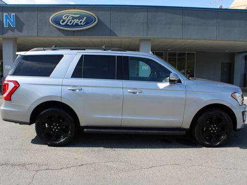 Used 2020 Ford Expedition XLT image 2