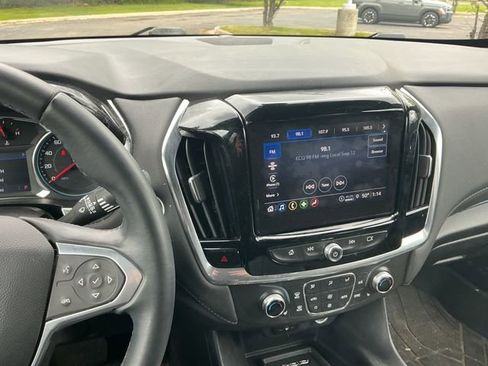 Used 2023 Chevrolet Traverse LT FWD image 19