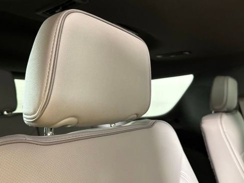 Used 2022 GMC Yukon SLT w/ SLT Luxury Package image 32