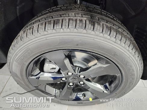 New 2025 Jeep Grand Cherokee L Limited w/ Black Appearance Package image 3