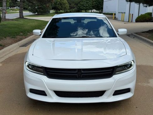 Used 2022 Dodge Charger SXT RWD image 2