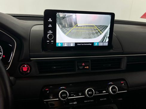 Used 2024 Honda Pilot Touring image 20