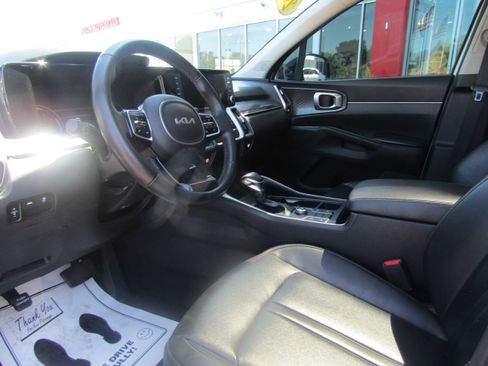 Used 2023 Kia Sorento S w/ Panoramic Sunroof Package image 7