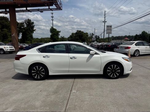 Used 2018 Nissan Altima 2.5 SV FWD image 8