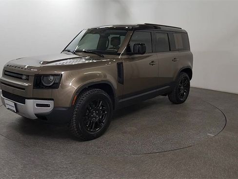 Used 2025 Land Rover Defender 110 S image 4