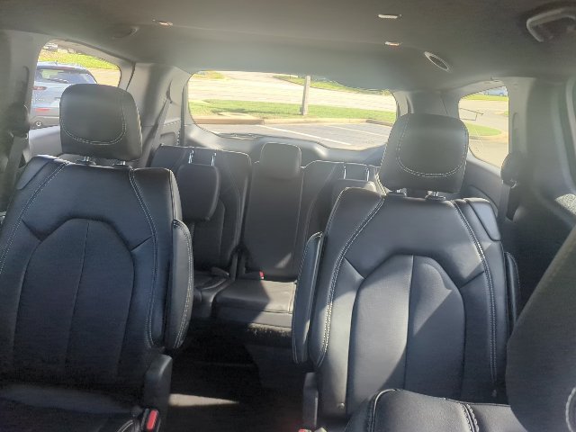 Used 2026 Chrysler Pacifica Select FWD image 10