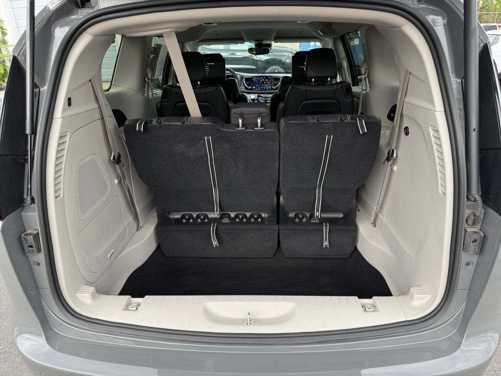 Used 2022 Chrysler Pacifica Touring-L w/ Uconnect Theater Family Group AWD/4WD image 28