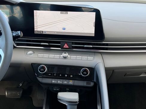 Used 2024 Hyundai Elantra SEL image 25
