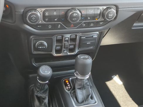 New 2026 Jeep Wrangler Unlimited Sahara AWD/4WD image 16