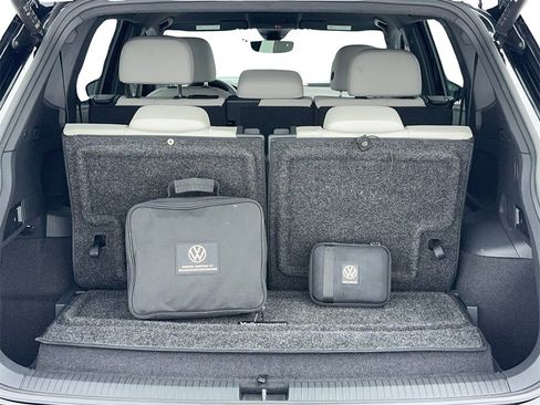 Used 2022 Volkswagen Tiguan SE R-Line image 13