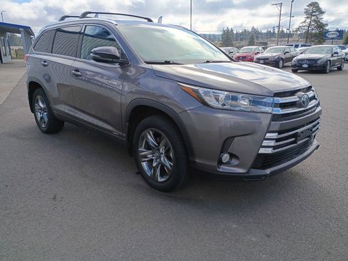Used 2018 Toyota Highlander Limited Platinum image 28