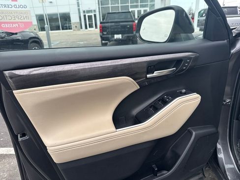 Certified 2025 Toyota Highlander Limited image 13