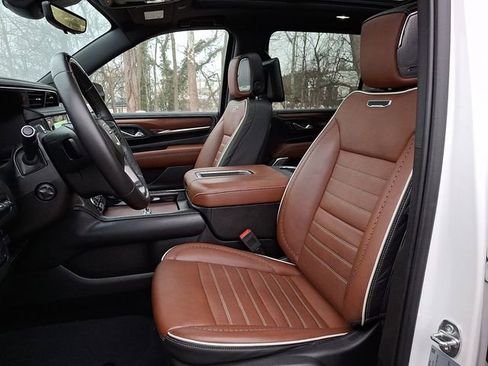 Used 2023 GMC Yukon XL Denali Ultimate w/ LPO, Floor Liner Package image 15