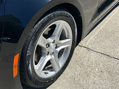 Used 2019 Chevrolet Camaro LT image 31