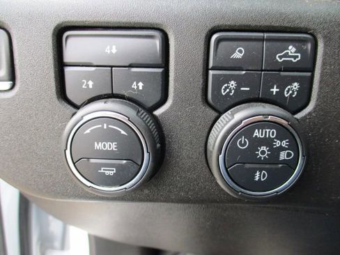 Used 2024 Chevrolet Silverado 2500 LT w/ Convenience Package image 14