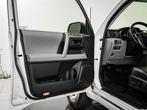 Used 2013 Toyota 4Runner SR5 image 25