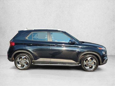 Used 2024 Hyundai Venue SEL image 4