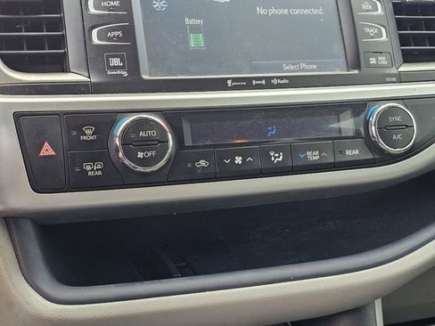 Used 2018 Toyota Highlander Limited Platinum image 21