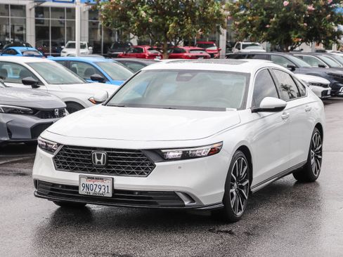Used 2024 Honda Accord Touring image 3