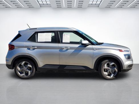 Certified 2025 Hyundai Venue SEL FWD image 3