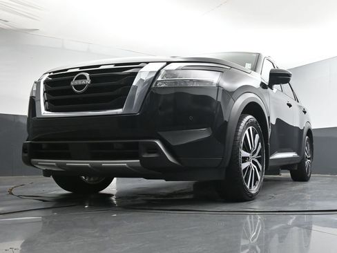 Used 2024 Nissan Pathfinder Platinum w/ Cargo Package image 31