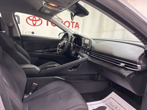 Used 2021 Hyundai Elantra SE w/ Cargo Package FWD image 13